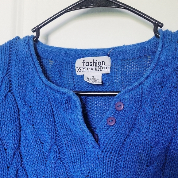 Vibrant Blue V-Neck Cable Knit Sweater - Picture 3 of 6